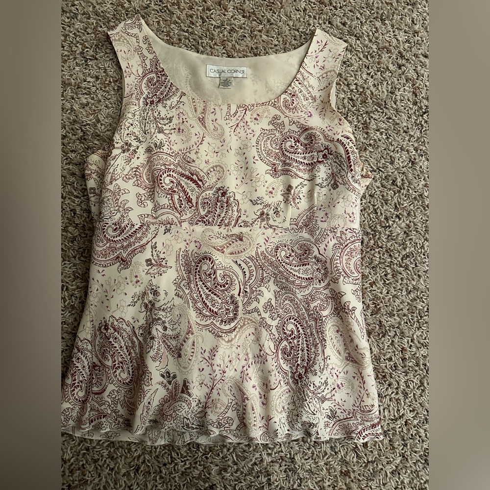 Casual Corner tank in size 10. Cream with maroon. Great condition